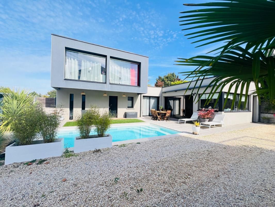 NANTES Maison moderne avec piscine 1