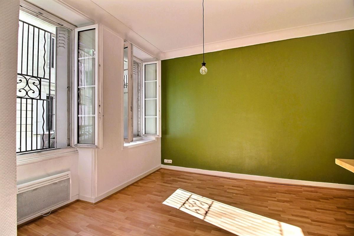 BORDEAUX T2 de 36 M² en rez-de-chaussée, petite résidence en pierre, calme & hyper-centre 2