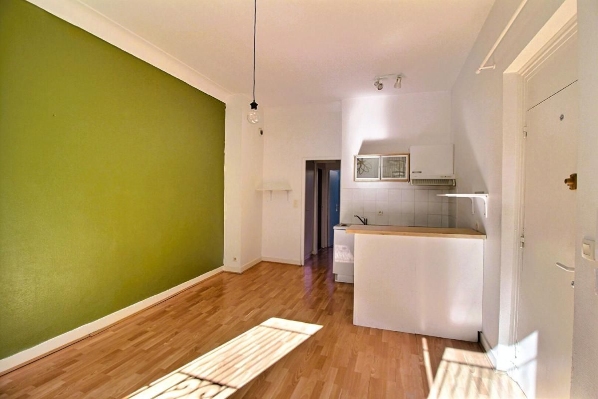 BORDEAUX T2 de 36 M² en rez-de-chaussée, petite résidence en pierre, calme & hyper-centre 3