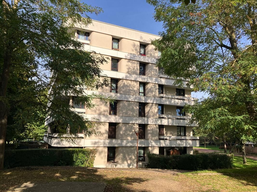 ELANCOURT Appartement 3 pièces avec balcon 1