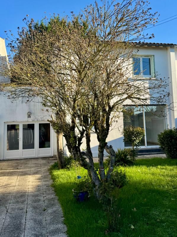 SAINTES Maison T3 Saintes jardin parking garage 2