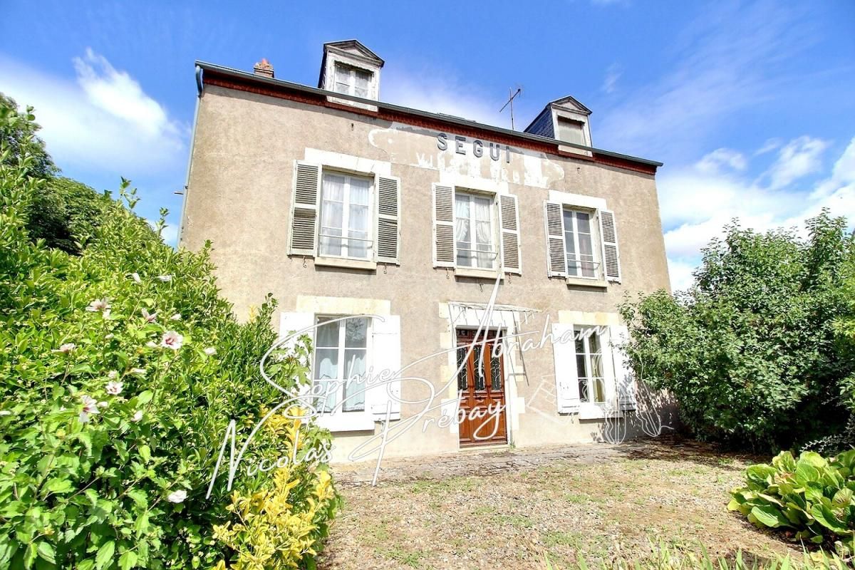 Maison bourgeoise avec nombreuses dépendances, garage et terrain