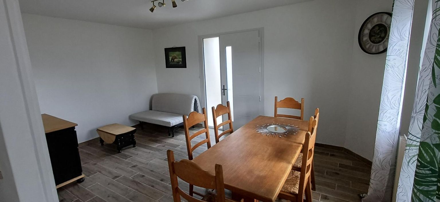 MORANNES Charmante maison rénovée au coeur de Daumeray 4