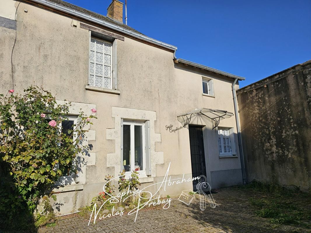 TOURY Maison avec cour, jardin et petite dépendance 1