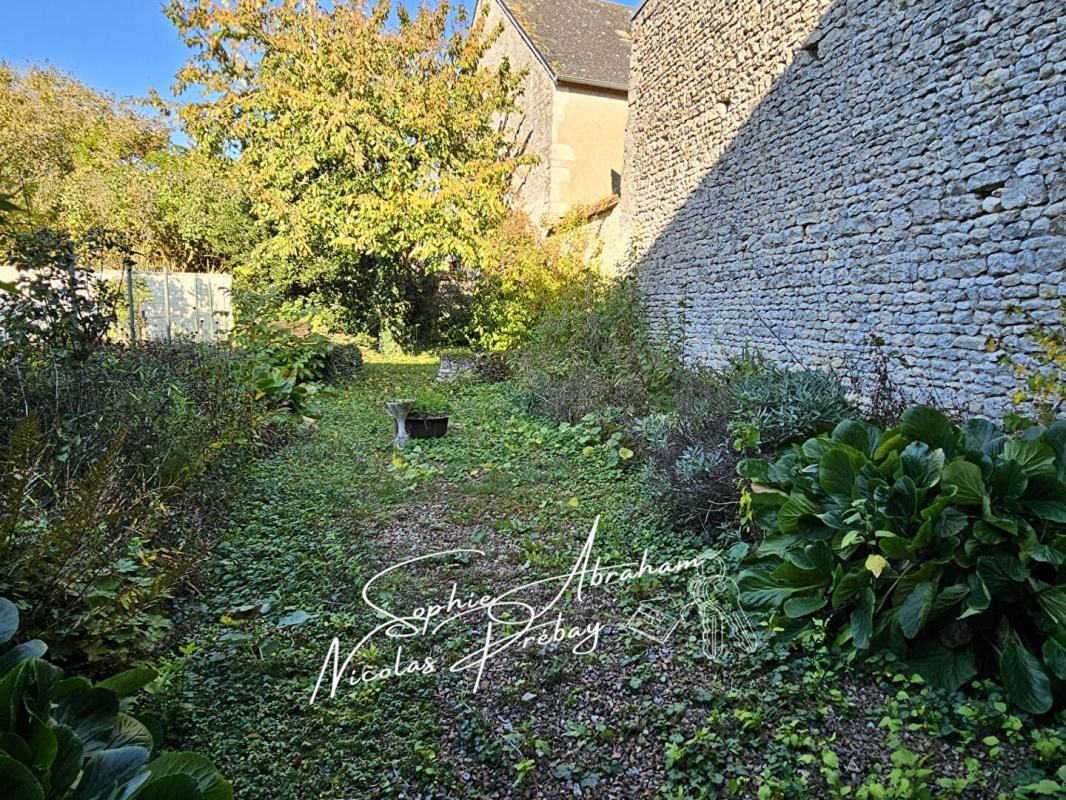 TOURY Maison avec cour, jardin et petite dépendance 2