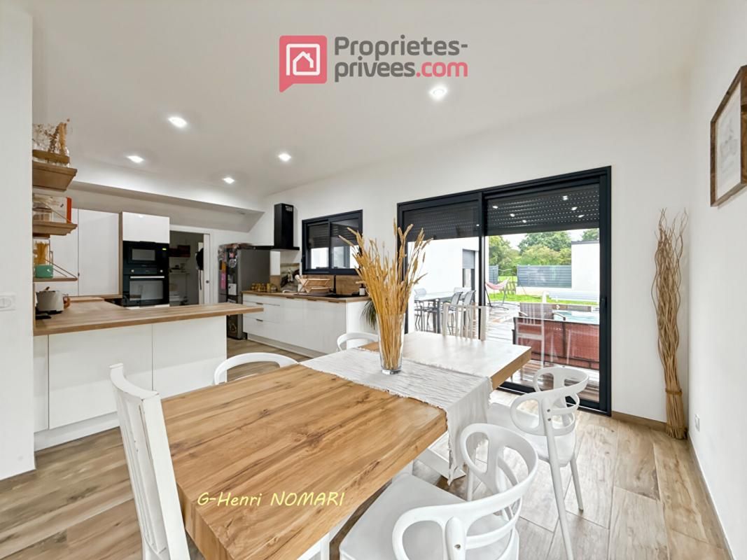 CHATEAUBRIANT Châteaubriant Maison de plain-pied, 6 pièce(s) 143 m2, 674m² de terrain 2