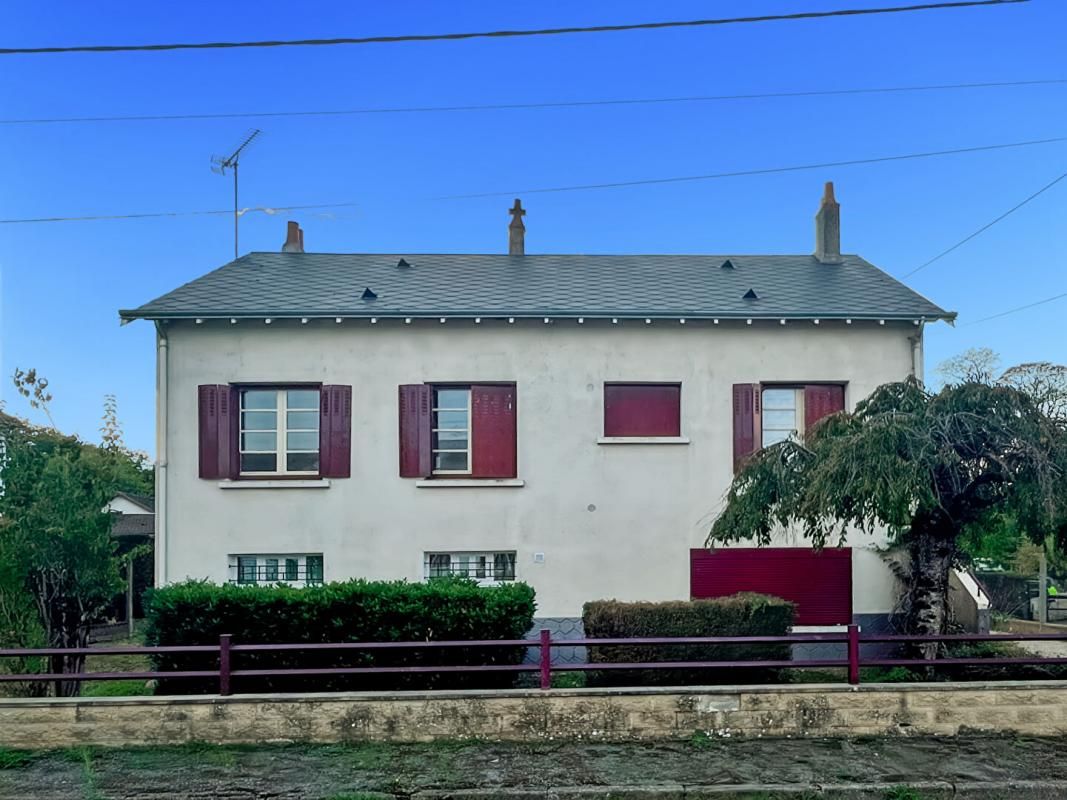 SAINT-AOUT Grande maison familiale avec dépendances et terrain clos. Saint-Aout 1