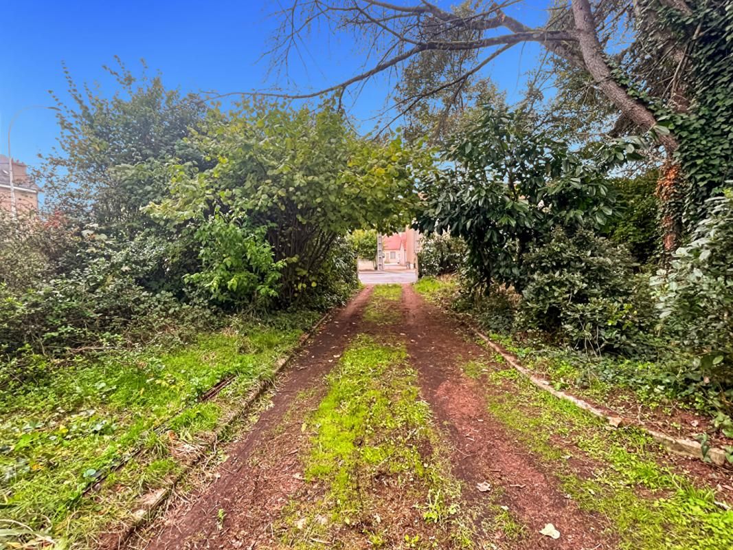 CHATEAUROUX Belle maison familiale lumineuse de 131 m² avec grand terrain à Châteauroux 4