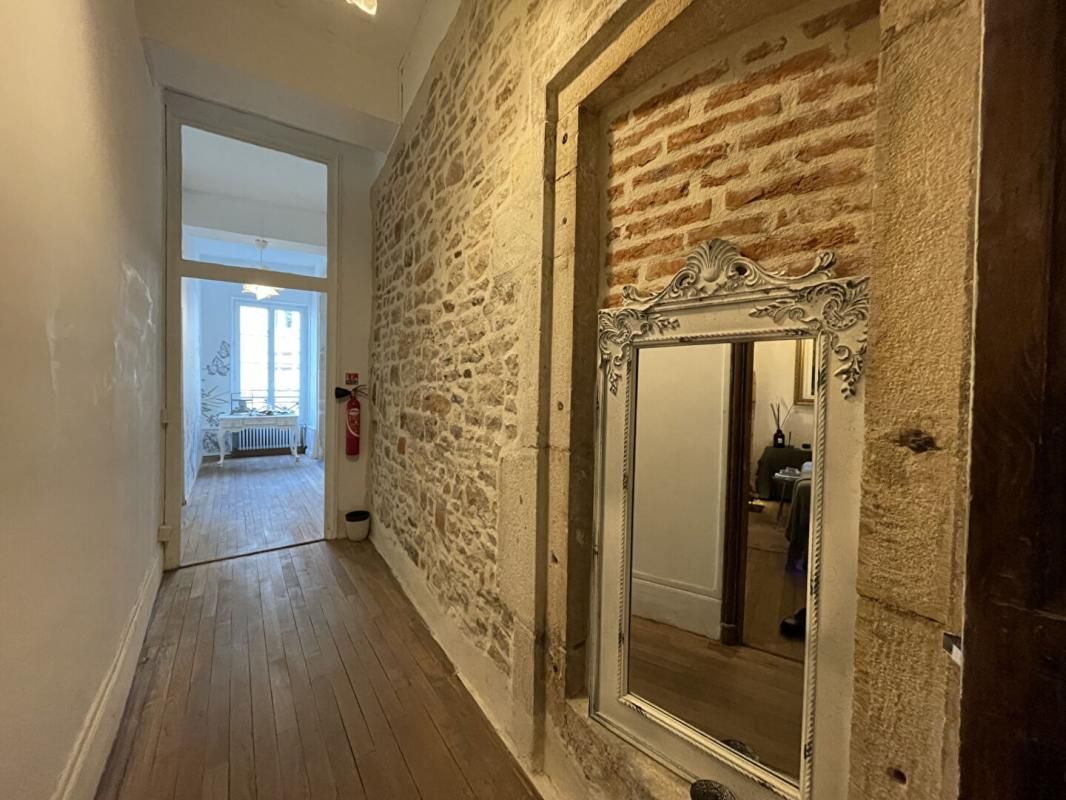BEAUNE 21200 BEAUNE - Cession de bail, local 128 m² sur 2 niveaux 3