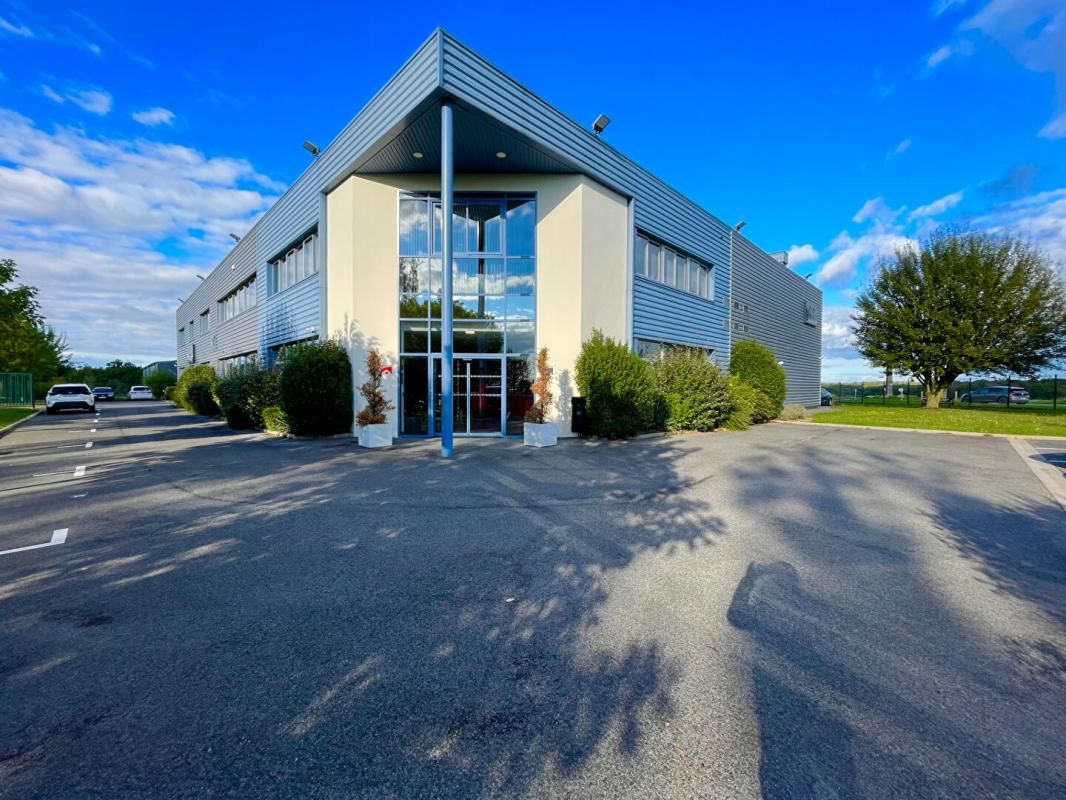 CREIL VERNEUIL EN HALATTE - Bureaux Parc Alata15 m² à 160 m² 1