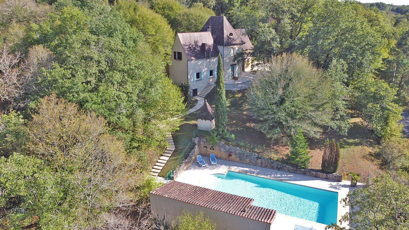 ARCHIGNAC Maison Archignac 10 pièce(s) 213 m2 1