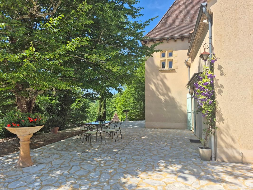 ARCHIGNAC Maison Archignac 10 pièce(s) 213 m2 4