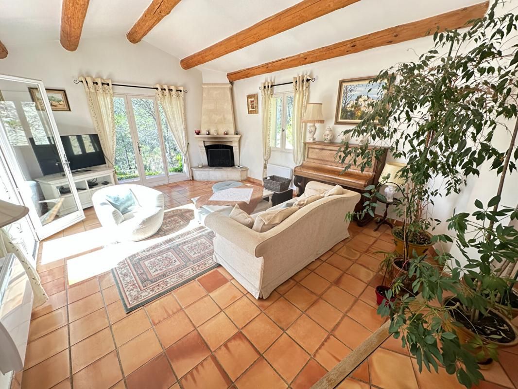 ROGNES À vendre Maison provençale d'exception à Rognes 2