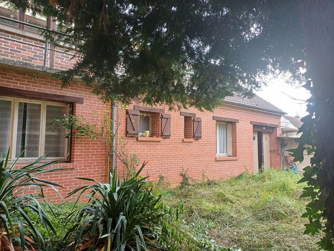 NOYON IMMEUBLE 1
