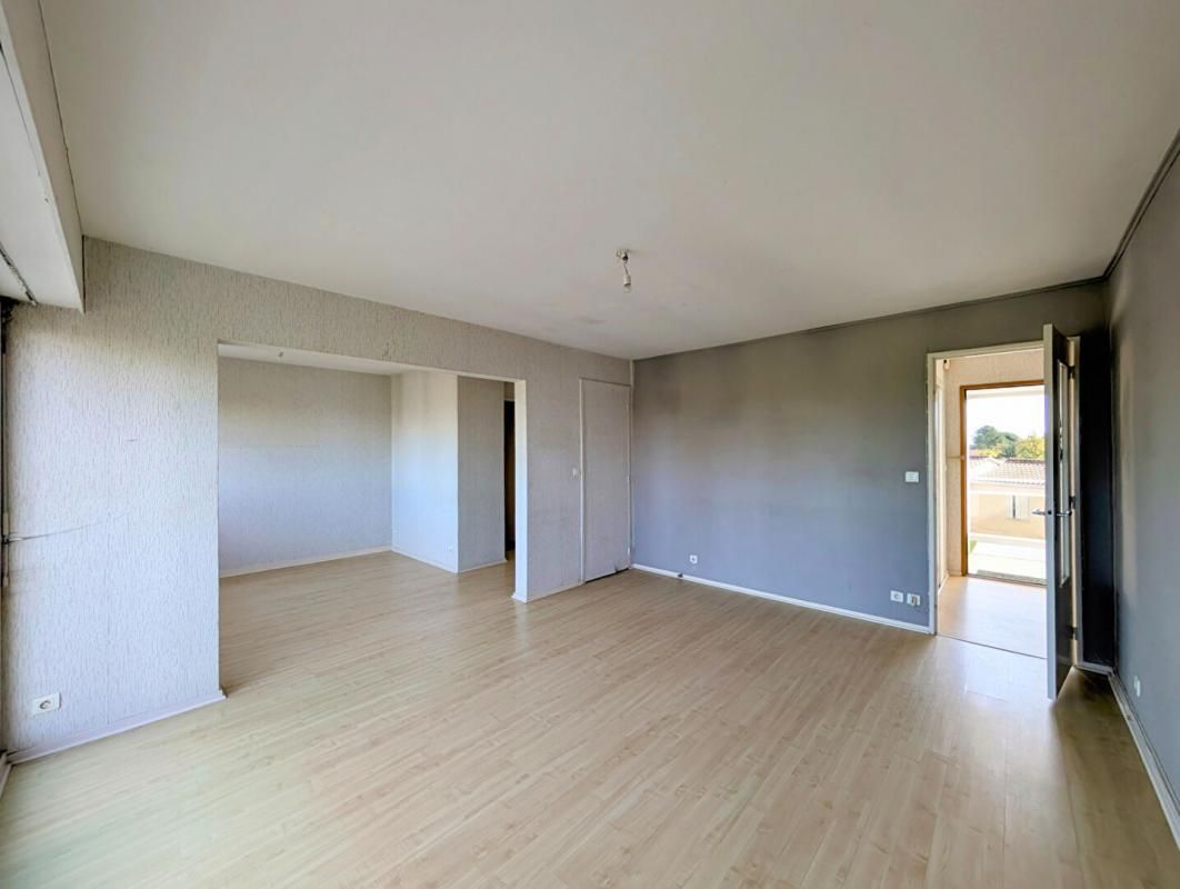 COGNAC Appartement  Copropriété à Cognac 4 pièce(s) 83.43 m2 CRIT 424100 4