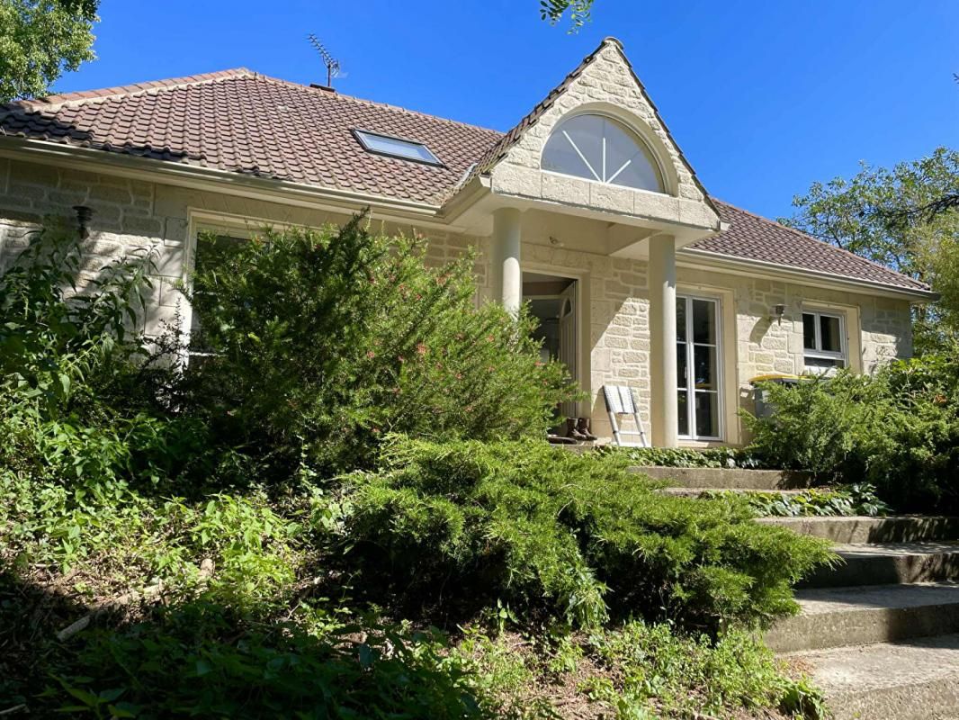 Maison Angicourt 7 pièce(s) 180 m2 15 000M2 + 1 terrain  à bâtir