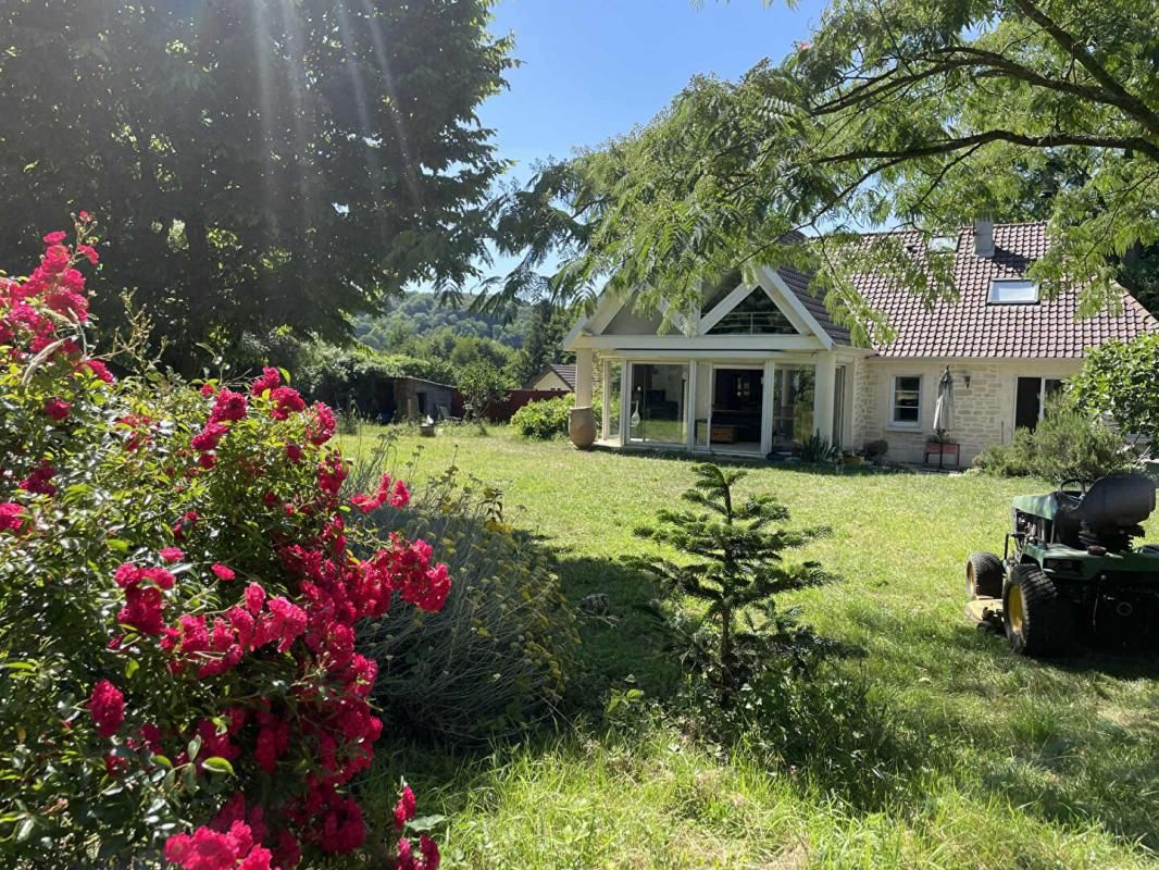 ANGICOURT Maison Angicourt 7 pièce(s) 180 m2 15 000M2 + 1 terrain  à bâtir 2