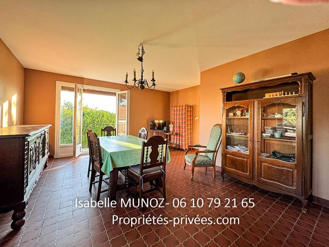 COURNON-D'AUVERGNE Maison individuelle à Cournon D'Auvergne 5 pièce(s) 80 m2, 70m2 de dépendances sur  jardin 2