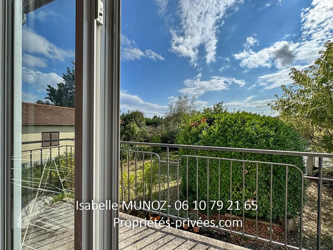 COURNON-D'AUVERGNE Maison individuelle à Cournon D'Auvergne 5 pièce(s) 80 m2, 70m2 de dépendances sur  jardin 3
