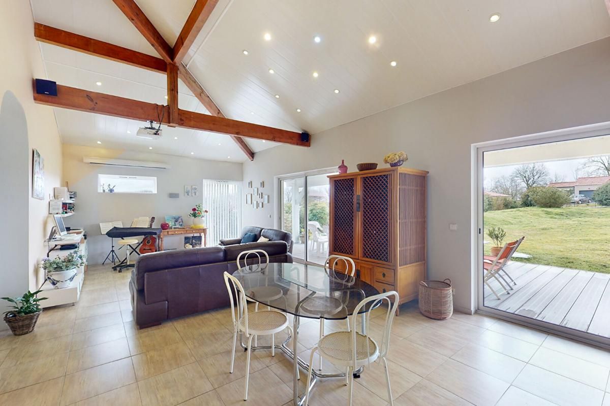 LAHOSSE Maison Lahosse 6 pièce(s) 169 m2 et terrain 1800 m2 1