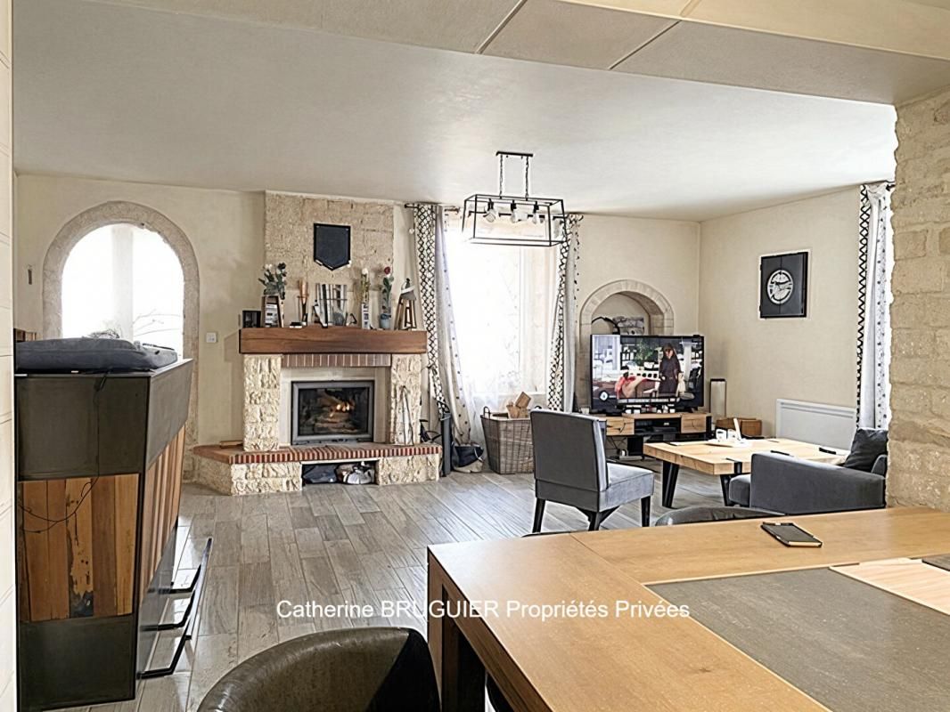 SAINT-JEAN-DE-LIVERSAY Maison en pierre 140 m2 entièrement rénovée 4 chambres, centre village 4