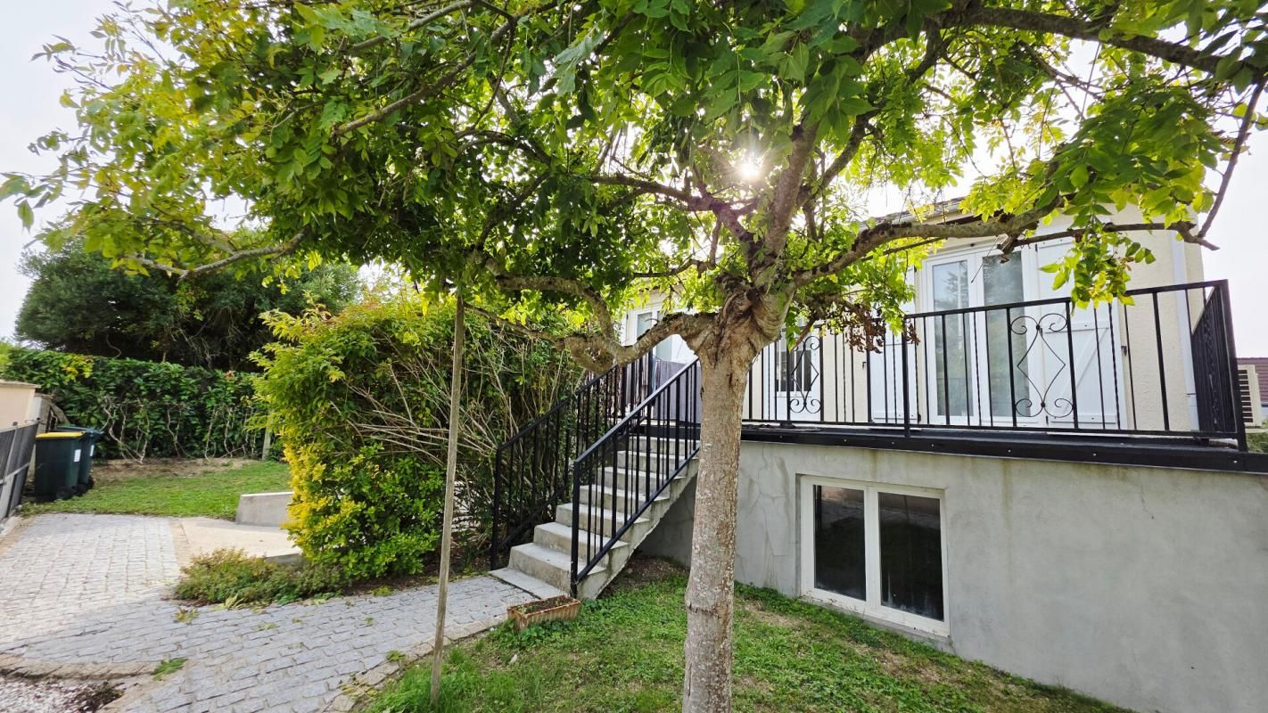 SAINT-DOULCHARD SAINT DOULCHARD MAISON DE 83 M² 5 PIECES SOUS-SOL JARDIN 1