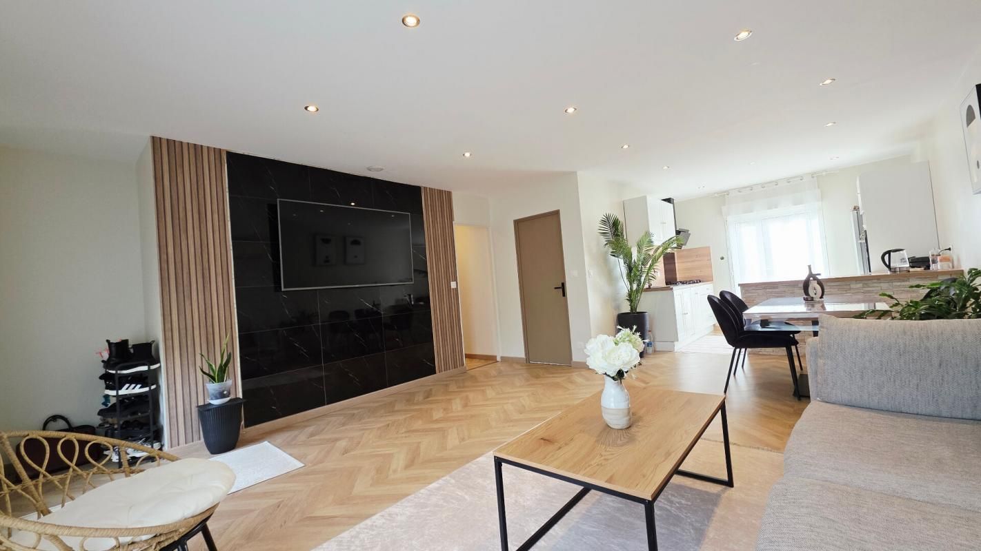 SAINT-DOULCHARD SAINT DOULCHARD MAISON DE 83 M² 5 PIECES SOUS-SOL JARDIN 2
