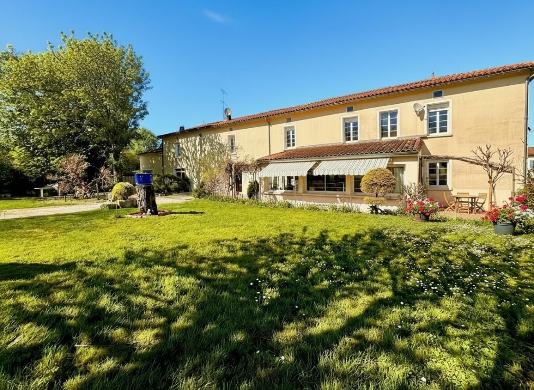 GENAC Proprieté 400m² sur parc arboré 1
