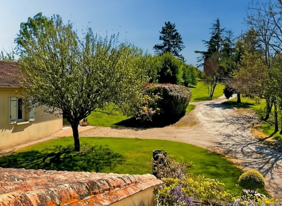GENAC Proprieté 400m² sur parc arboré 3