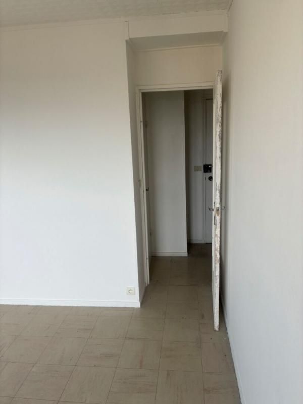 EVREUX EVREUX Nétreville -27000 - Appartement T1 - 3ème étage - 30 m2 3