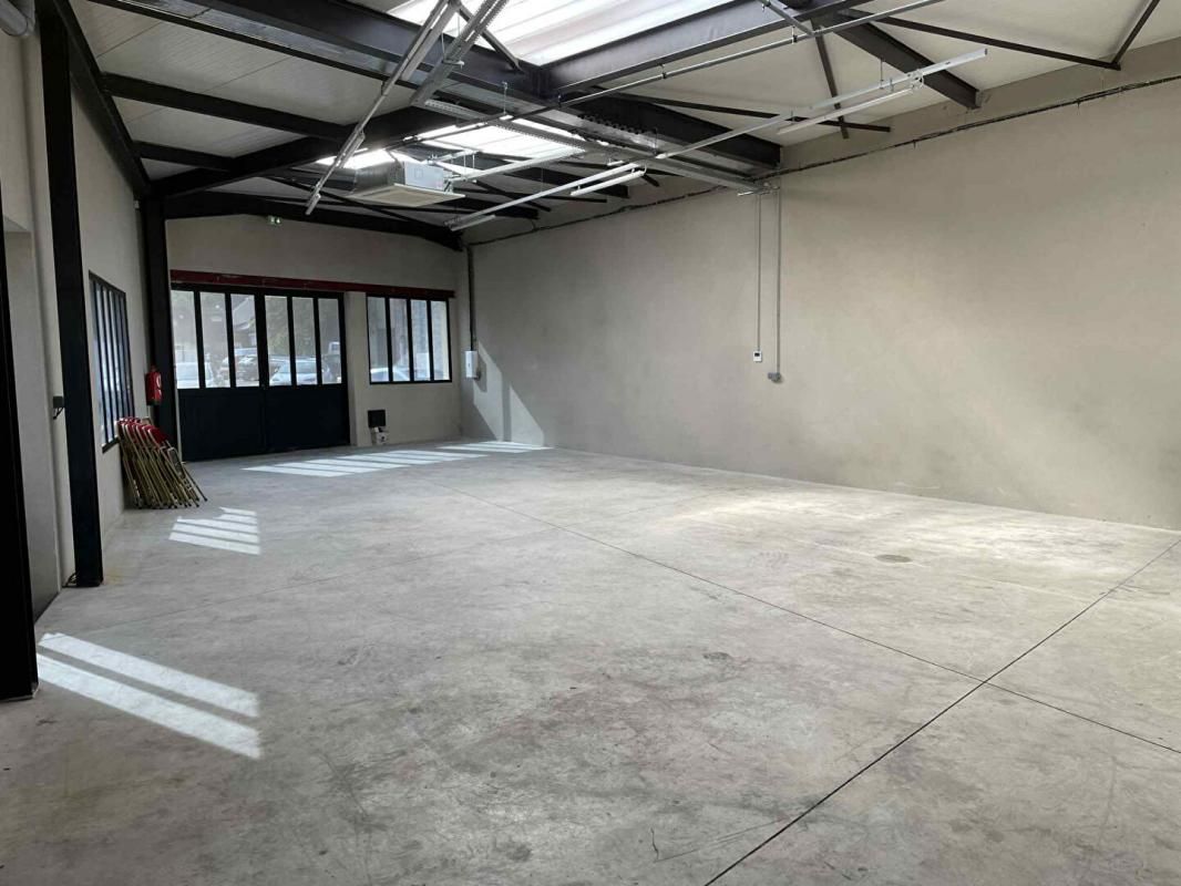 ASNIERES-SUR-OISE ASNIERES SUR OISE - LOCAL COMMERCIAL 135 m², Local d'activité 3