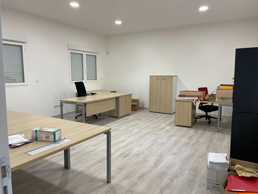 CHEVRIERES Secteur COMPIEGNE SUD - Local d'activité avec entrepôt et bureaux 3