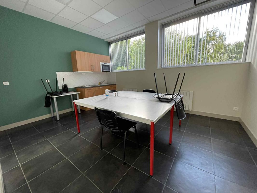 CREIL Secteur CREIL, Parc Alata - BUREAUX 75 m² et 85 m² 2