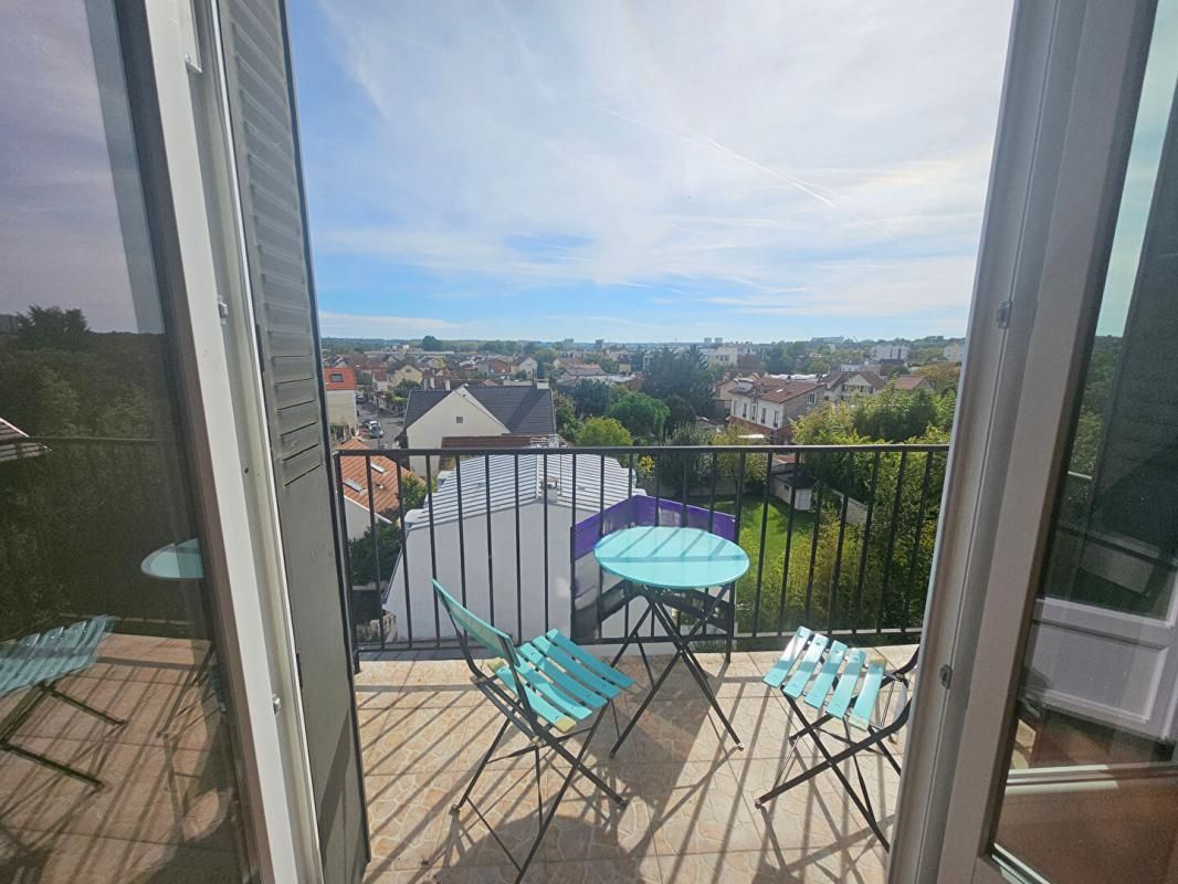 Studio lumineux de 27 m² avec balcon et vue  panoramique -Dernier étage à Saint-Maur-des-Fossés