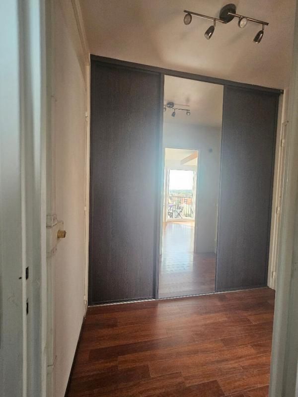 SAINT-MAUR-DES-FOSSES Studio lumineux de 27 m² avec balcon et vue  panoramique -Dernier étage à Saint-Maur-des-Fossés 3