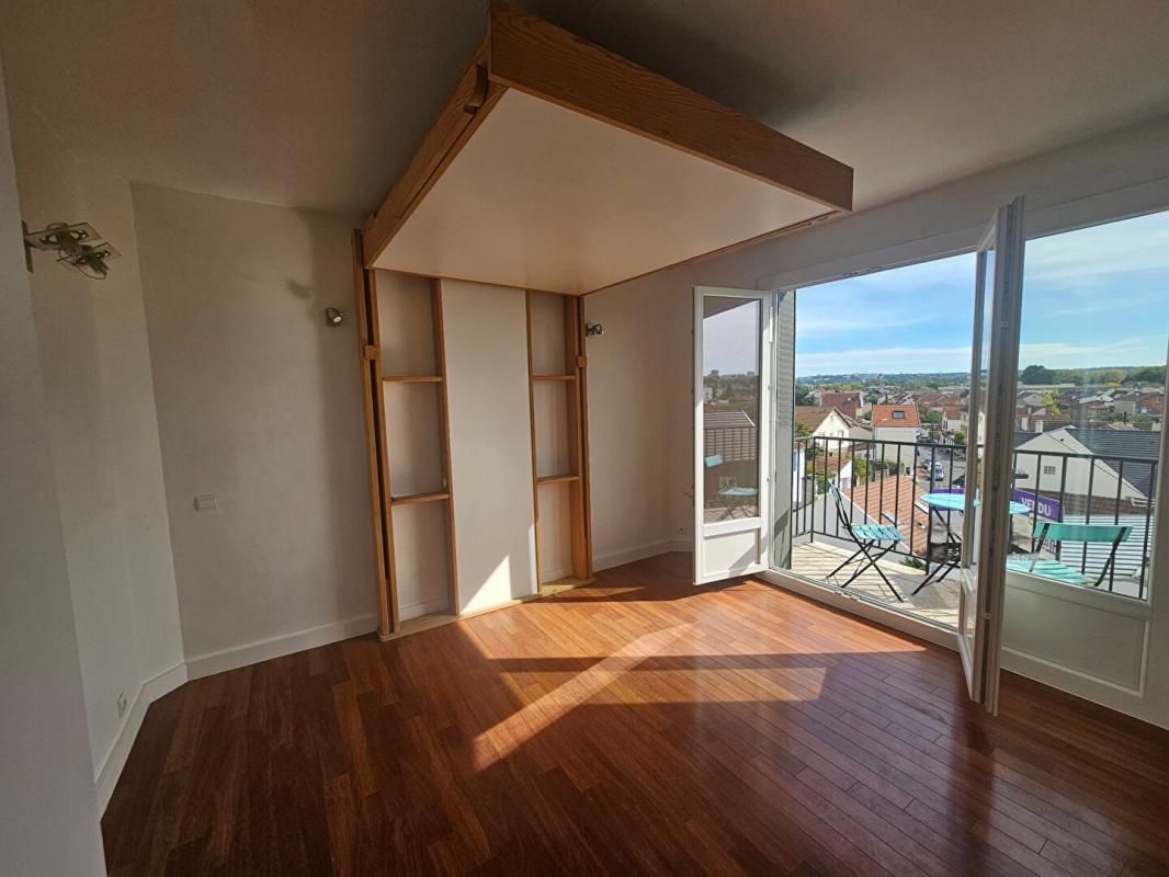 SAINT-MAUR-DES-FOSSES Studio lumineux de 27 m² avec balcon et vue  panoramique -Dernier étage à Saint-Maur-des-Fossés 4