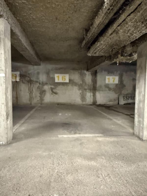 LA ROCHELLE 17000 La Rochelle - Place de Parking en Sous-Sol - 14m2 - Quartier Grande Horloge 1