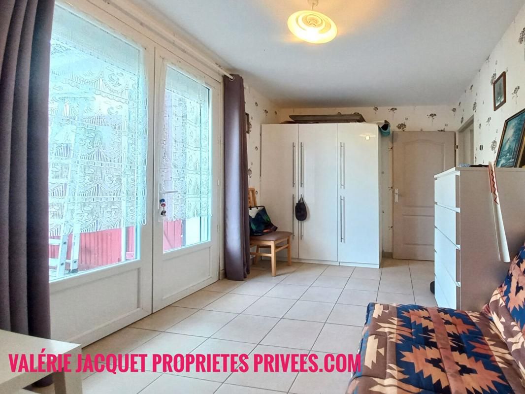LA ROCHE-CHALAIS Maison à La Roche-Chalais : Calme et Pratique 4