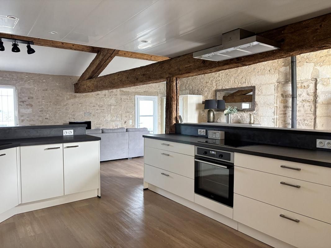 MAUGUIO A vendre Mas en pierre de 340 m2 avec piscine  situé à Mauguio et  à 10 min de la plage 4