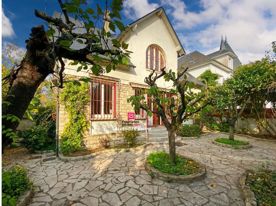 SENS Maison Sens 8 pièce(s) 263 m2 1