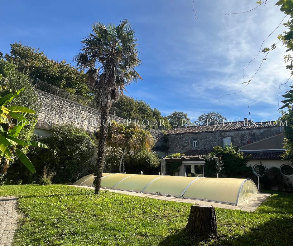 TONNAY-CHARENTE MAISON DE CHARME DE 155 M² HABITABLES AVEC PISCINE 1