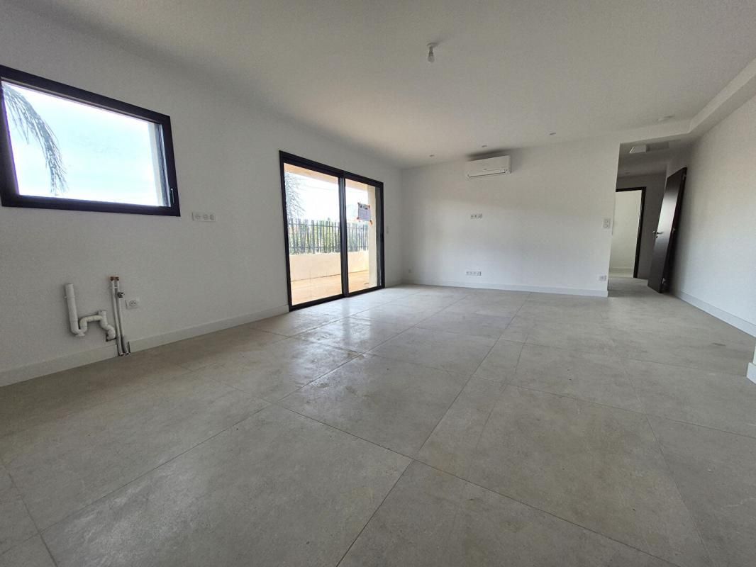 SIX-FOURS-LES-PLAGES Appartement 3 pièces 65m2 en rez de jardin 2