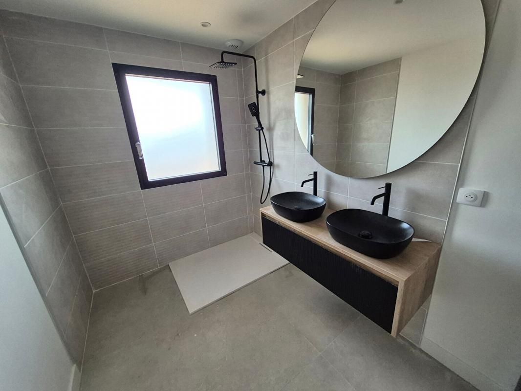 SIX-FOURS-LES-PLAGES Appartement 3 pièces 65m2 en rez de jardin 3