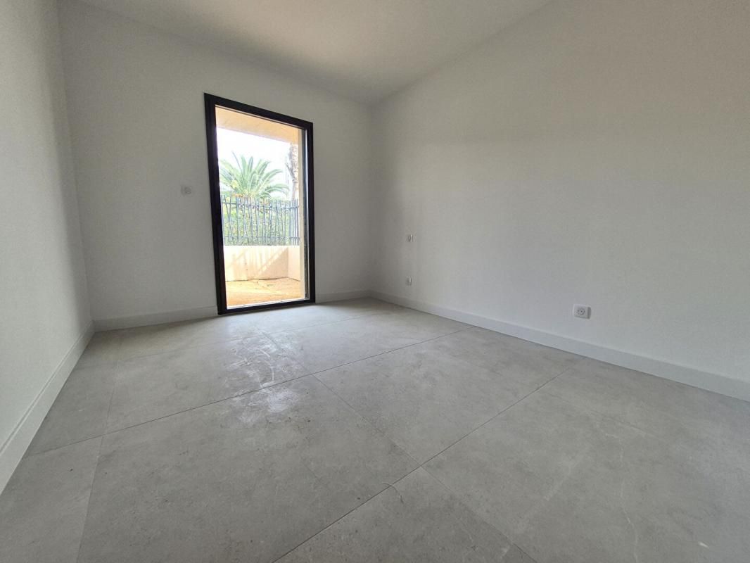 SIX-FOURS-LES-PLAGES Appartement 3 pièces 65m2 en rez de jardin 4