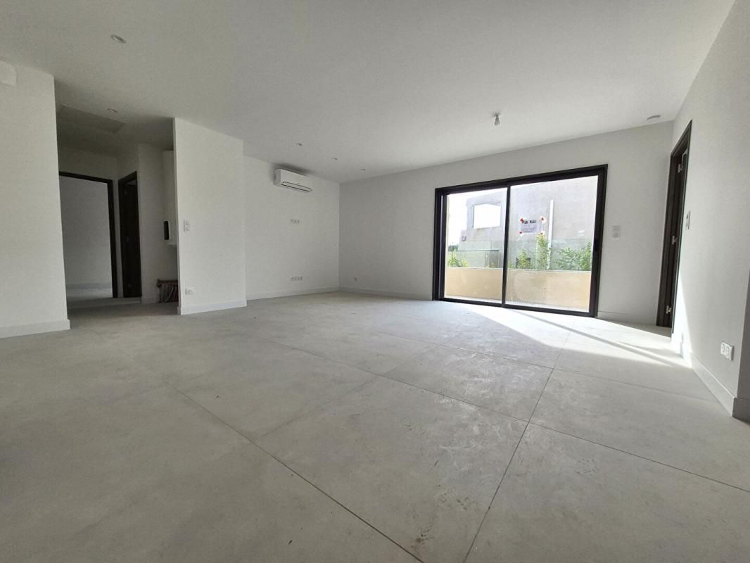 SIX-FOURS-LES-PLAGES Appartement Six Fours Les Plages 3 pièces 61.80 m2 2