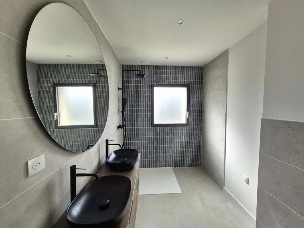 SIX-FOURS-LES-PLAGES Appartement Six Fours Les Plages 3 pièces 61.80 m2 3