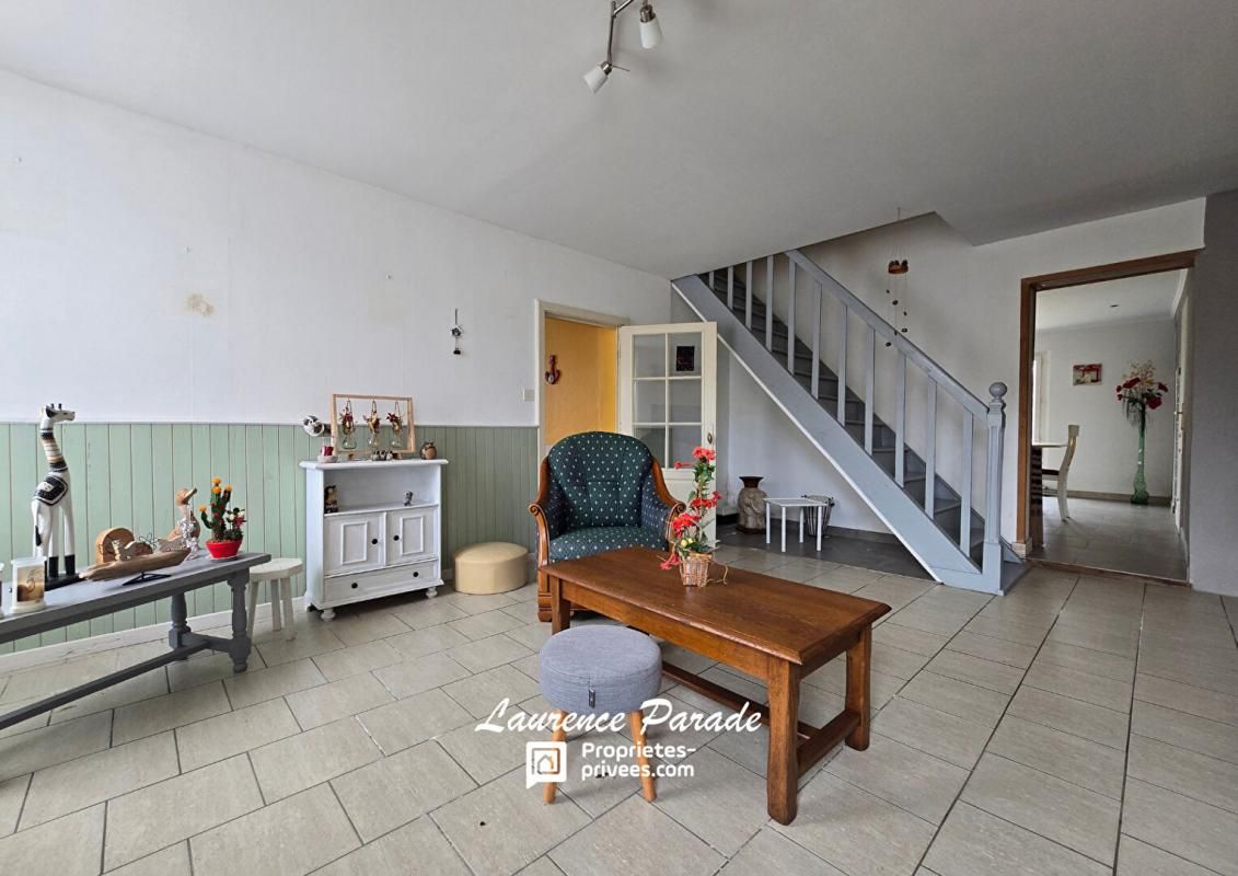 MENESPLET Maison avec dépendance puits jardin 3