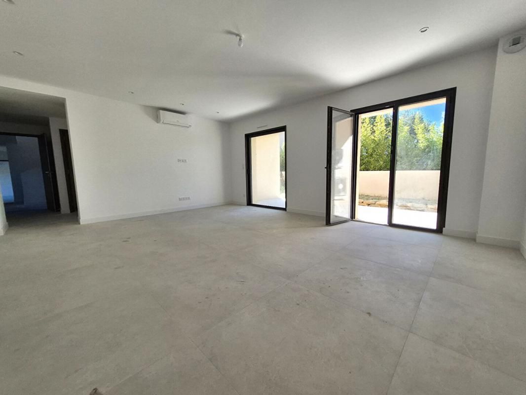SIX-FOURS-LES-PLAGES Appartement Six Fours Les Plages 4 pièces 81.90 m2 en rez de jardin 3