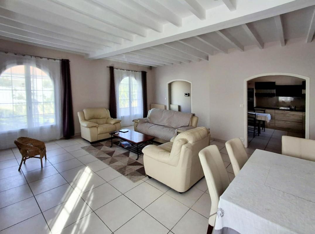 SAINT-ANDRE-DE-CUBZAC Maison de plain-pied - 4 chambres, piscine, garage avec mezzanine, Ambès (33810) 3