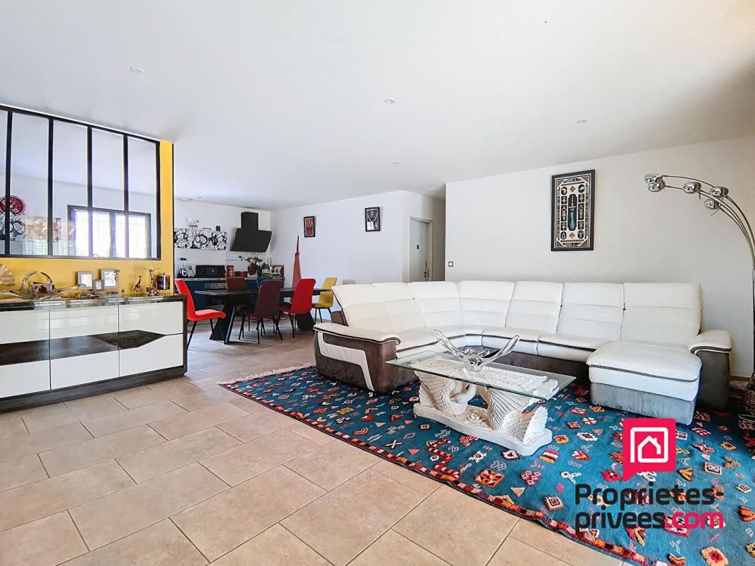 ROUGIERS Maison récente 4 chambres, piscine et garage 2